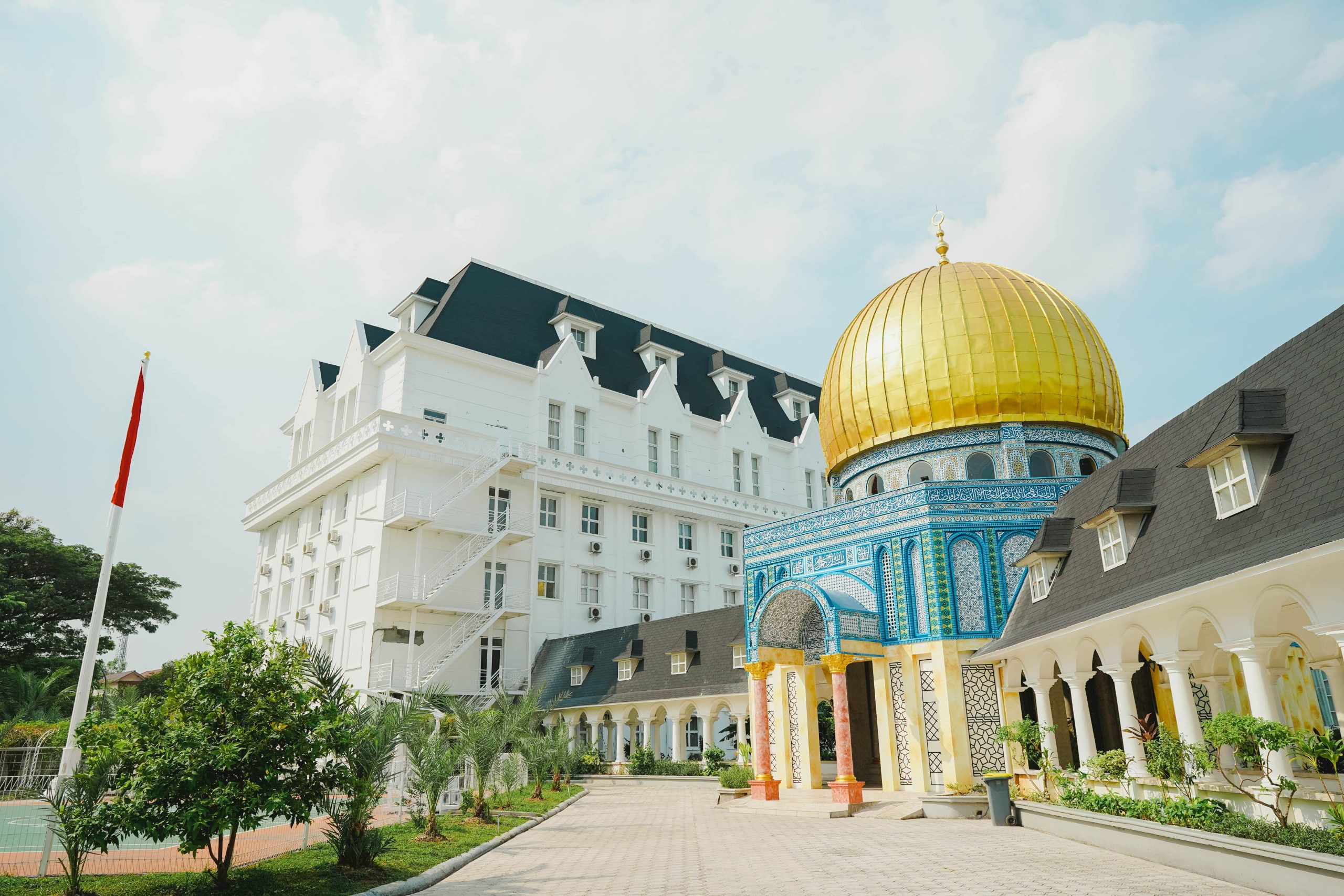 Pesona Gedung Sekolah IIEC: Vibesnya Bergaya Eropa