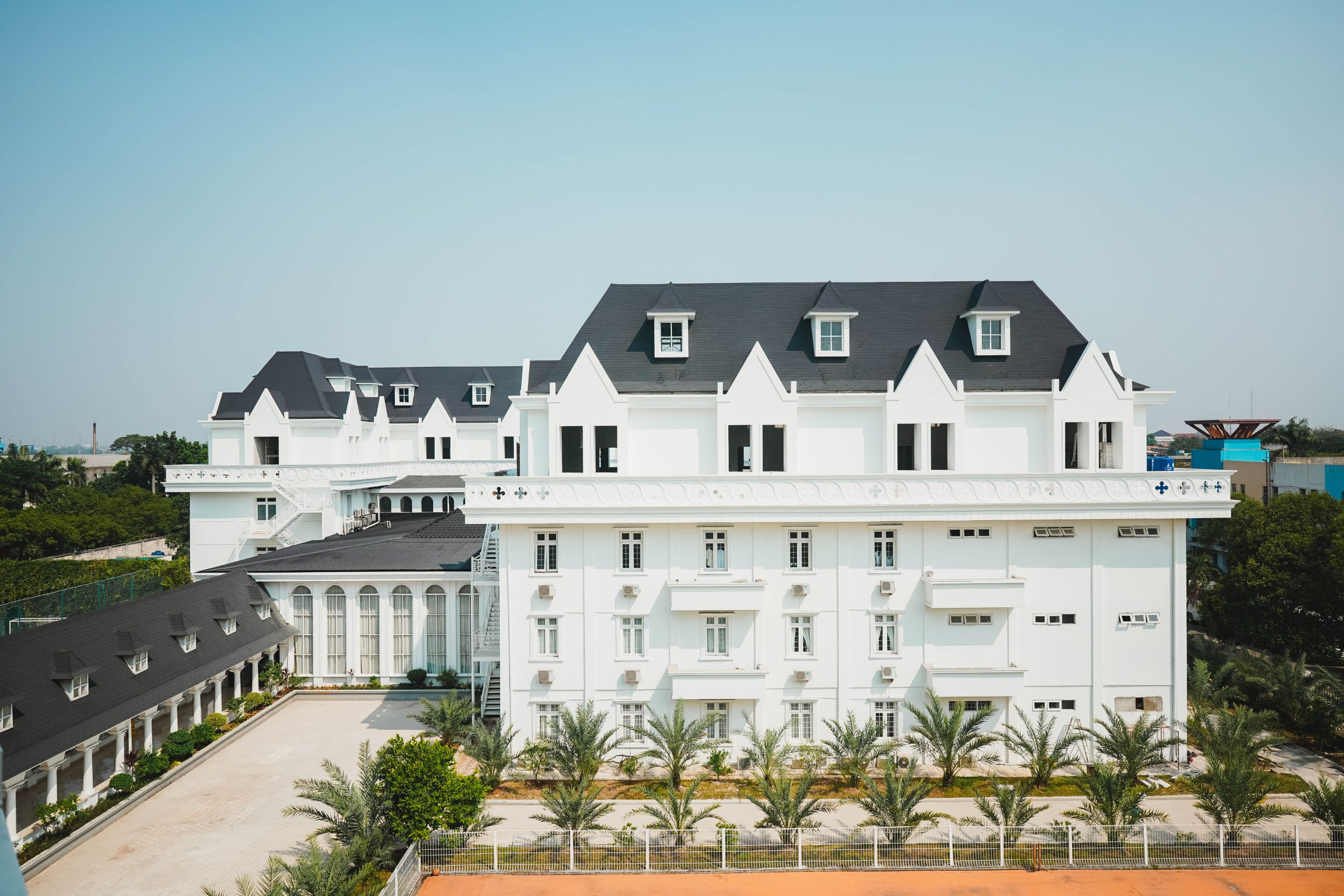 Pesona Gedung Sekolah IIEC: Vibesnya Bergaya Eropa