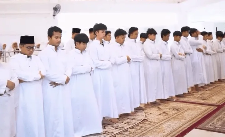 Menelusuri Makna Sholat di Tengah Kesibukan Dunia