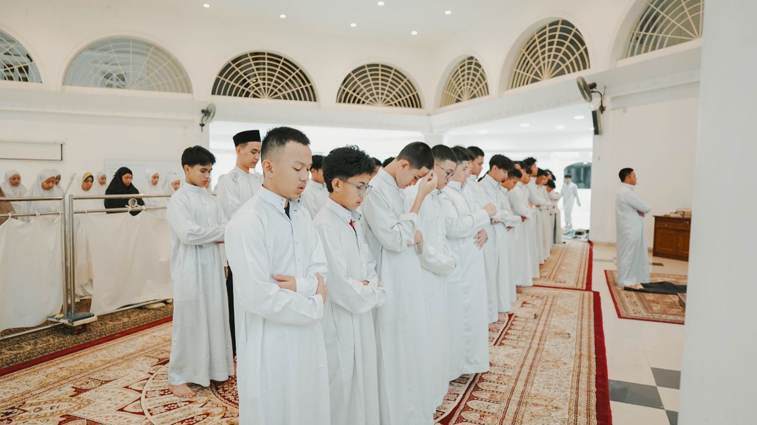 Perbaiki Shalatmu, Maka Allah Akan Memperbaiki Hidupmu